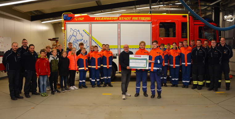Jugendfeuerwehr - Stadtwerke Rietberg-Langenberg spenden an die Jugendfeuerwehr